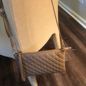 NWT tan quilted design cross body purse!!